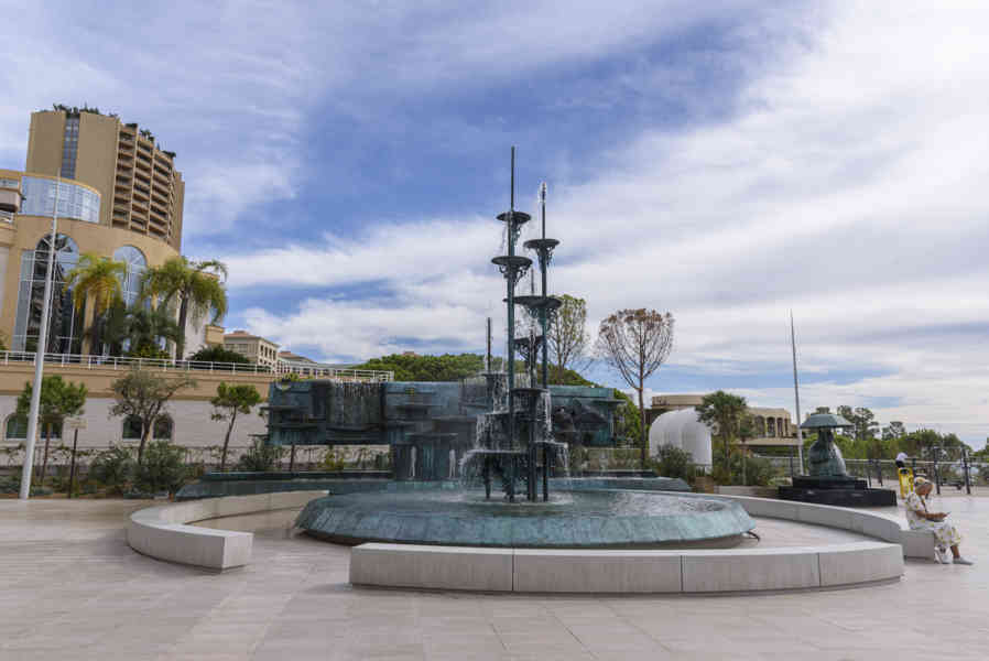 Principado de Mónaco 49 - Montecarlo - plaza de Joséphine Baker.jpg